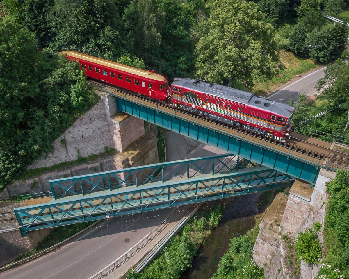Slovanská Strela na poříčském viaduktu
