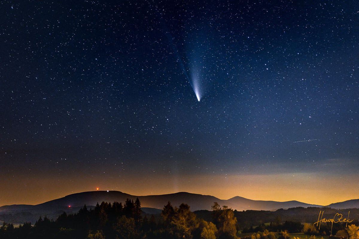 Kometa Neowise nad Krkonošemi